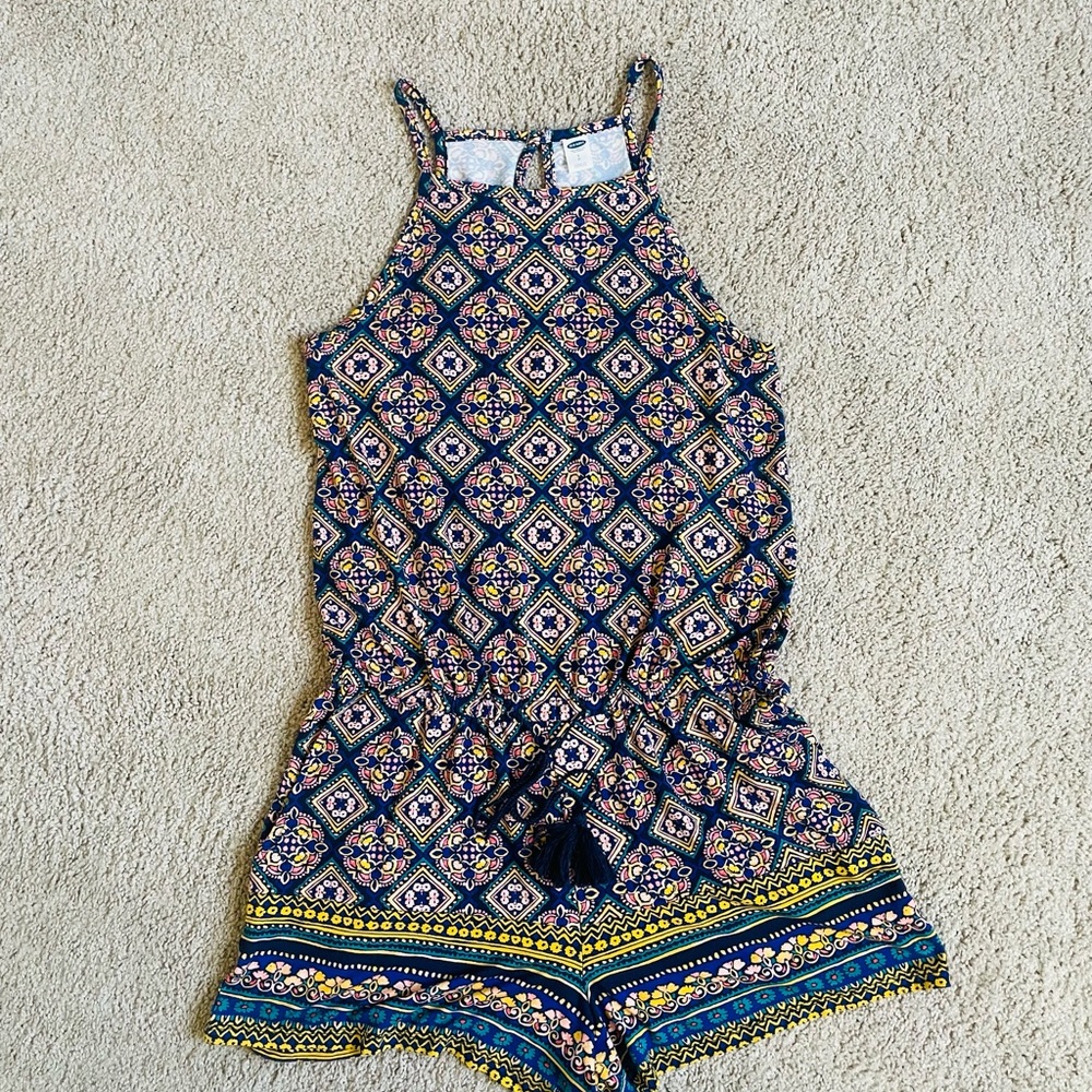 Old navy women’s romper size small. Never worn.